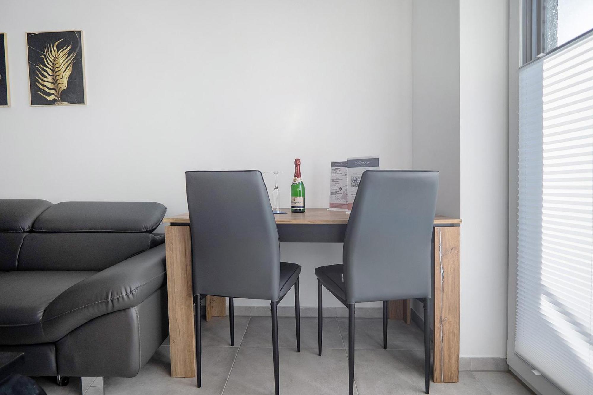 Neubau Ferienwohnung Mit Balkon โกรเนา ภายนอก รูปภาพ