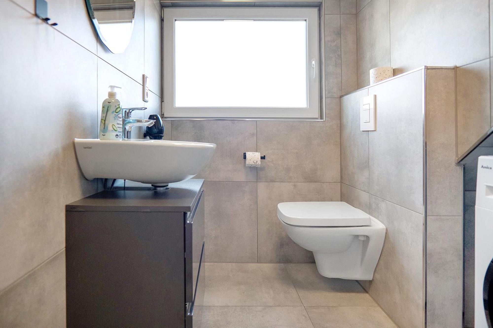 Neubau Ferienwohnung Mit Balkon โกรเนา ภายนอก รูปภาพ