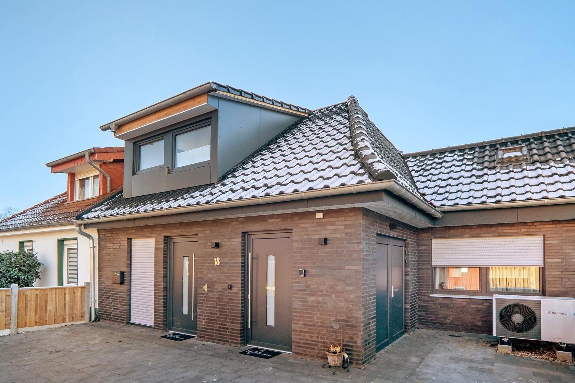 Neubau Ferienwohnung Mit Balkon โกรเนา ภายนอก รูปภาพ